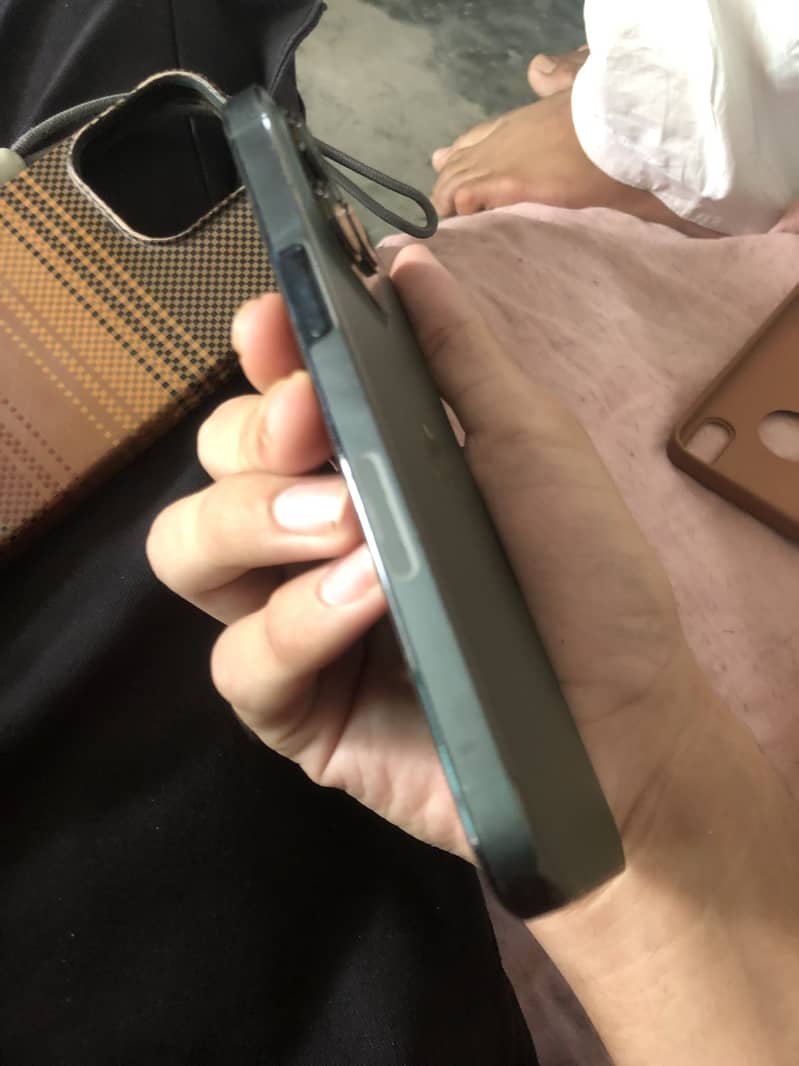 iPhone 13 Pro 4