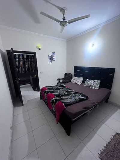 2bed Furnished flat for rent main markaz with mantinas