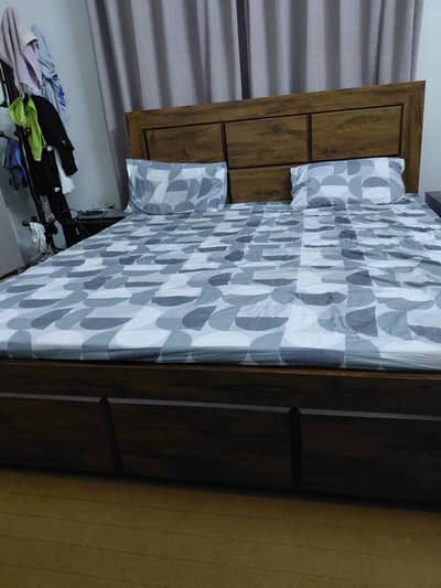 king size bed with mattress