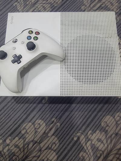 Xbox one s used condition original controller + wire controller