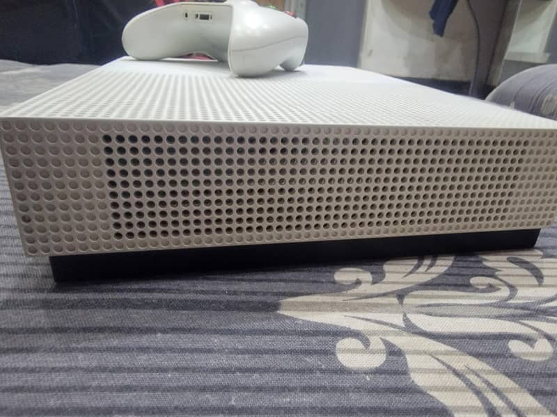 Xbox one s used condition original controller + wire controller 2
