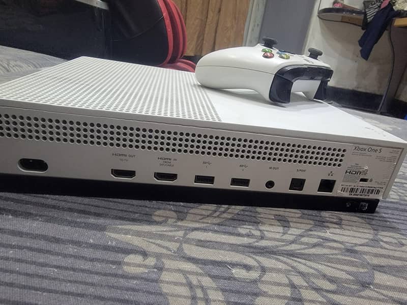 Xbox one s used condition original controller + wire controller 3