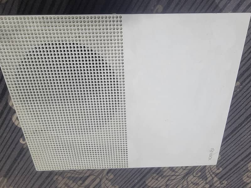 Xbox one s used condition original controller + wire controller 5