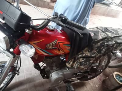 Honda 125 red colour