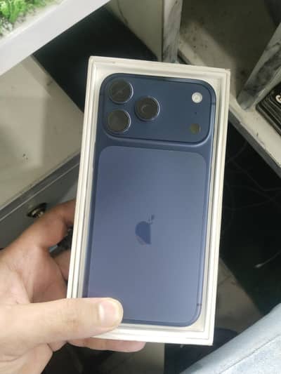 17 Pro Max 256GB jv