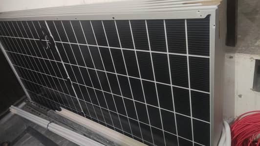 inverex inverter 3.2kwh and solar panel 6 400watt jinko with stand.
