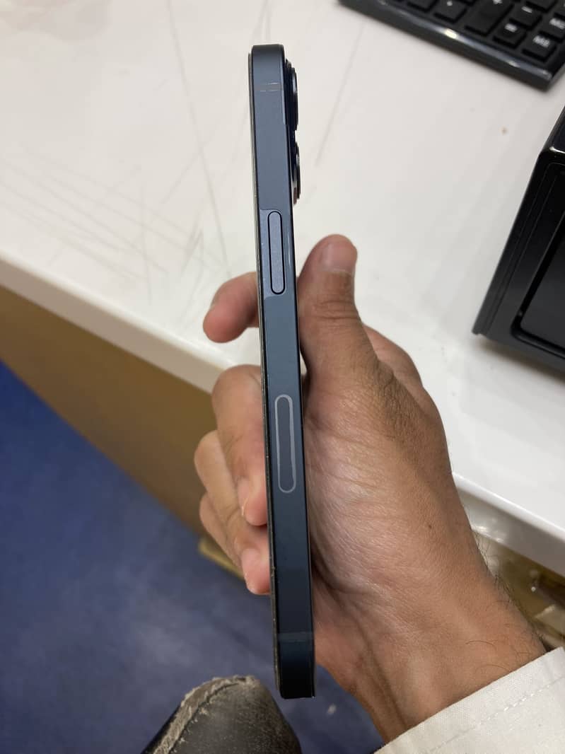 Iphone 13 4
