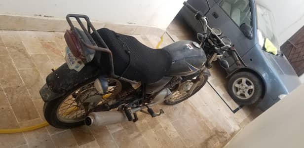 Suzuki GS 150 2013