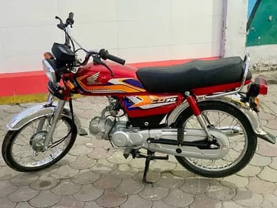 24/25 model CD 70 in 10 by 10 condition urgent for sale.
