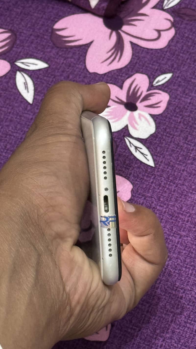 IPHONE XR 3