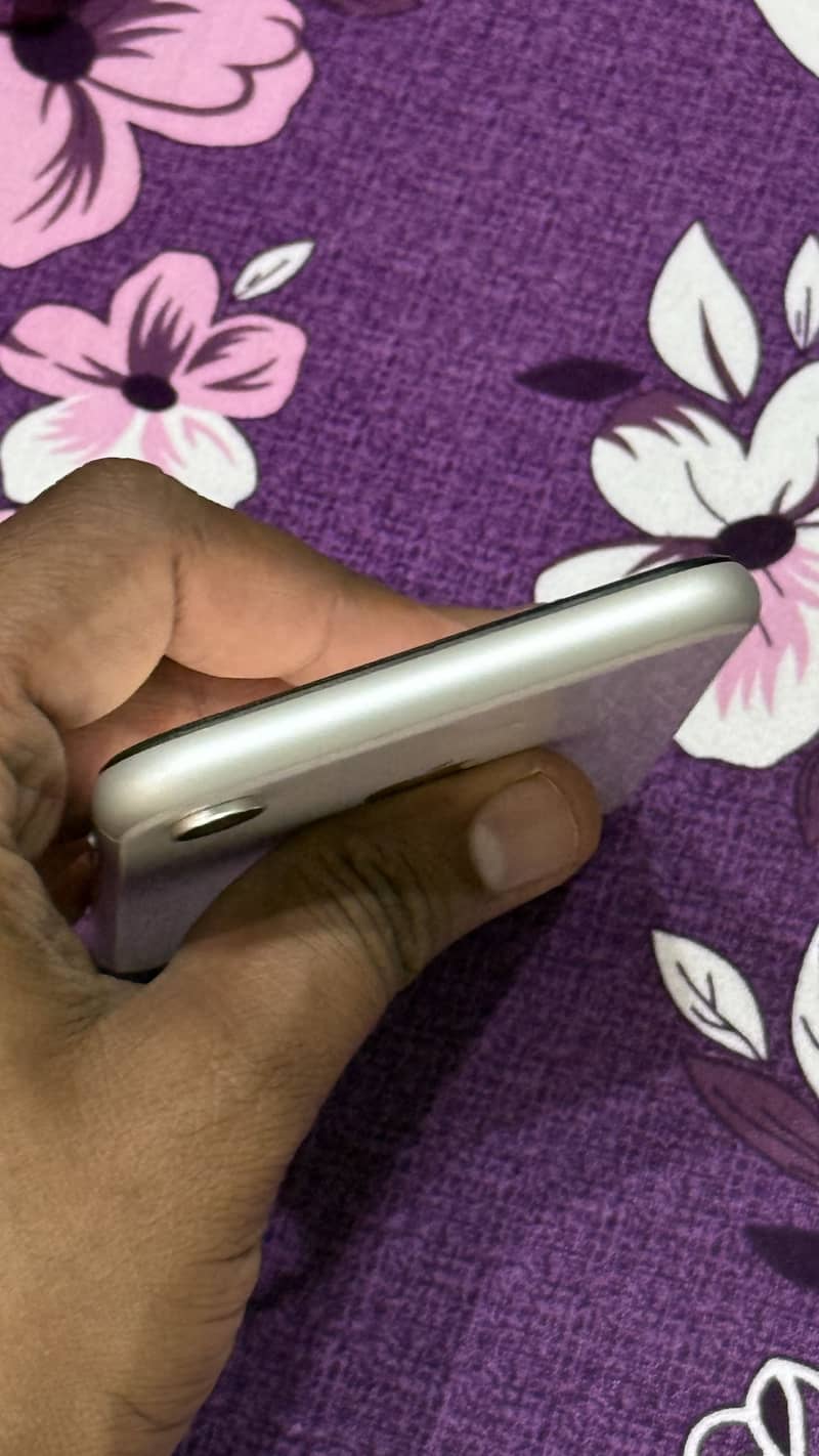 IPHONE XR 4