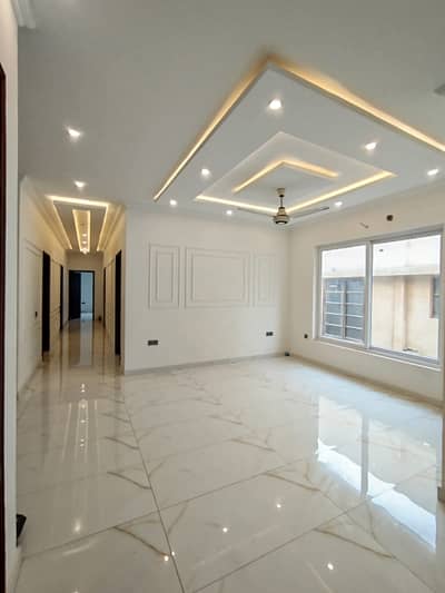 Stunning Like New 500 Yards Upper Portion is Available For Rent