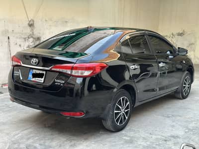 Toyota Yaris Ativ 1.5 full option