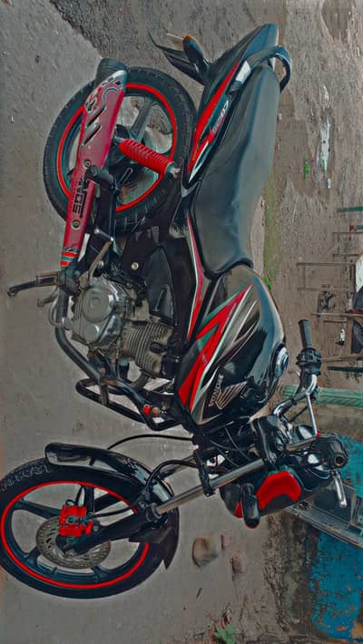 urgent sale bike CB125 2019  modle engine Jeanine new tyre self start