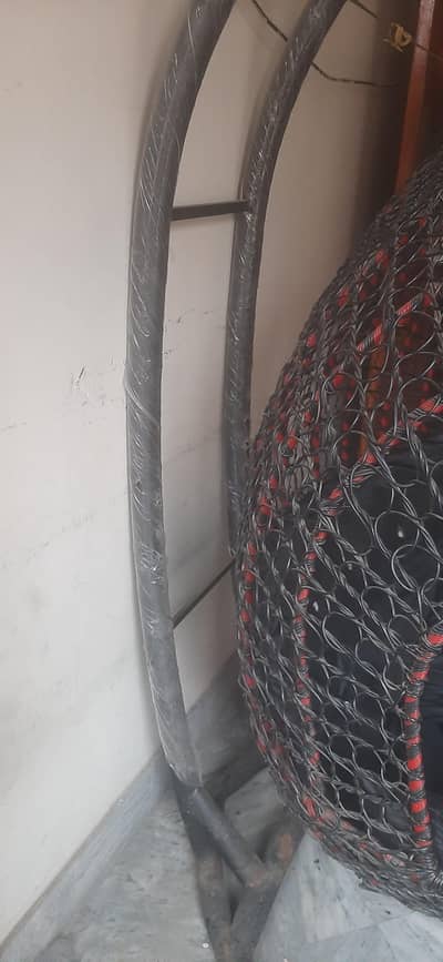 Couple Size Jhula hain