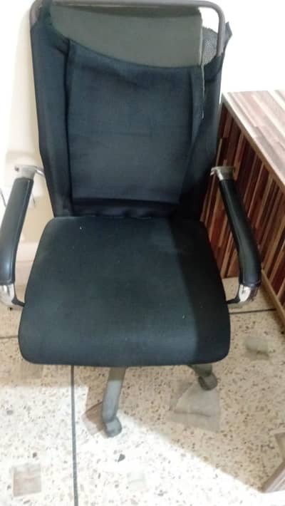 12 Excellent Master Chairs and 2 New Tables