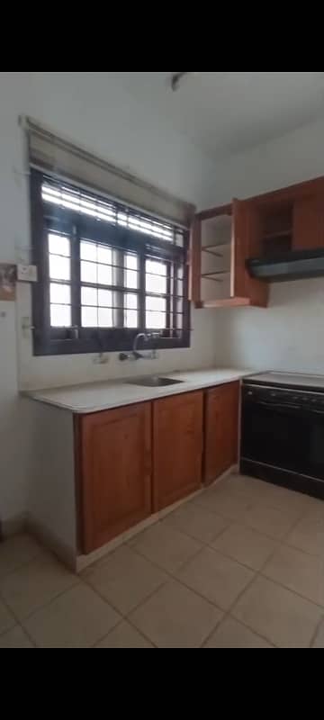 Avail Yourself A Great 8000 Square Yards House In Zamzama