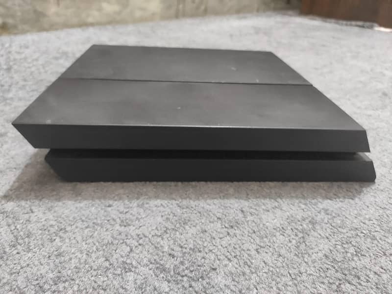 Ps4 complete set | 2 controllers, console, 1 game 7