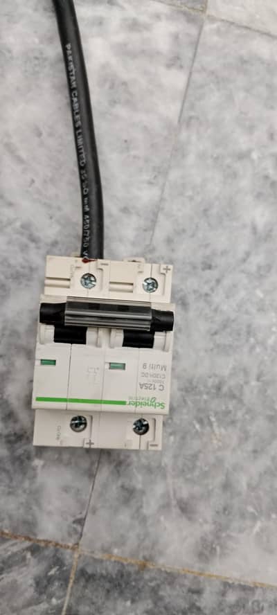 BATTERY BREAKER AND BATTERY WIRES