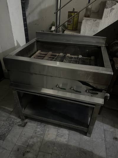 Grill machine and hot plate