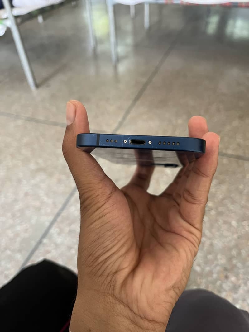 iPhone 12 4