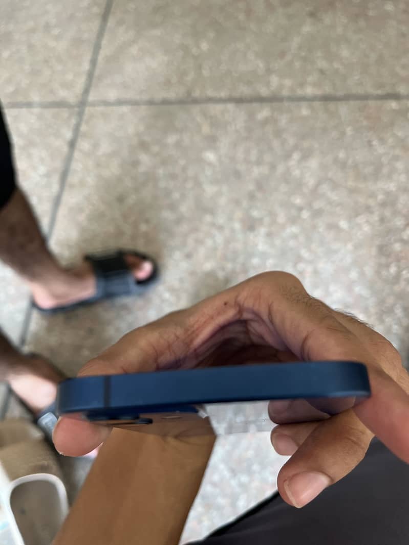 iPhone 12 6