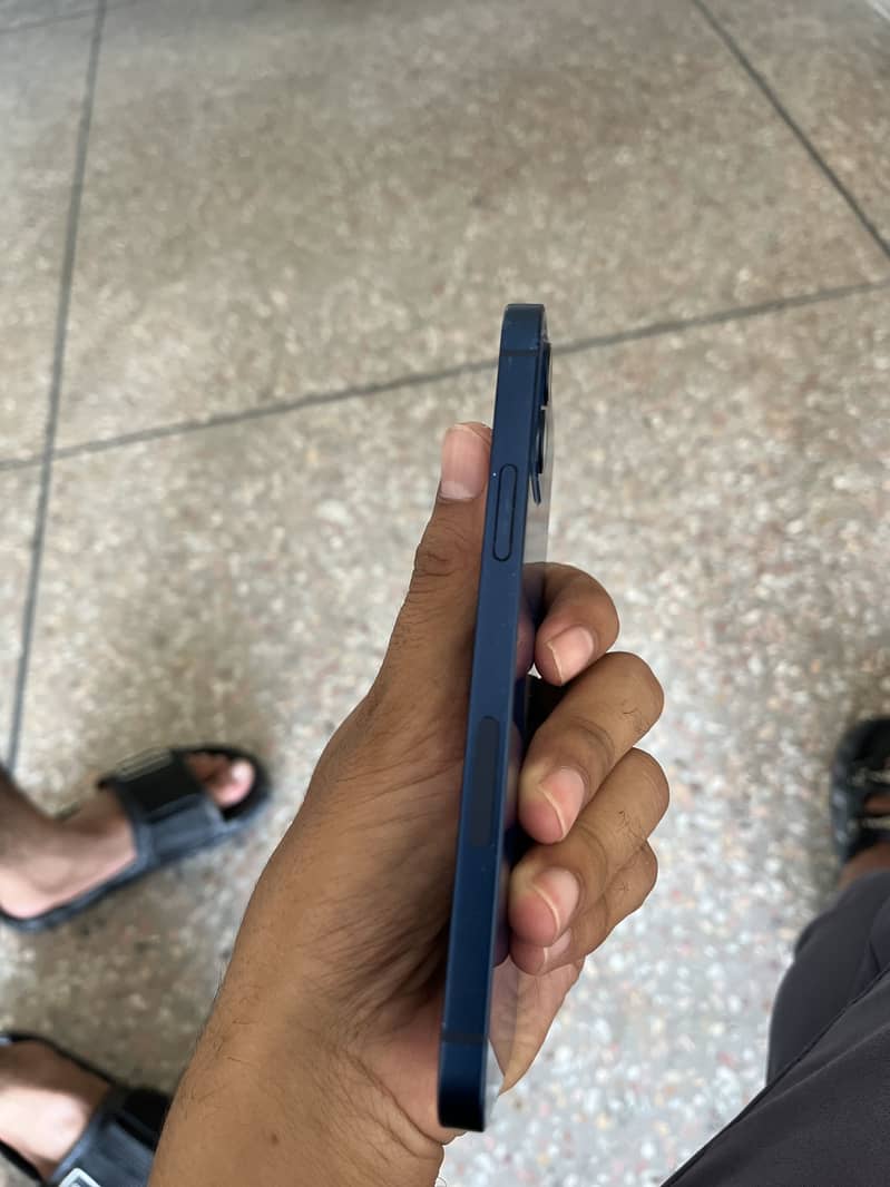 iPhone 12 8