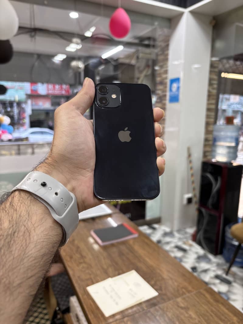 iPhone 12 mini 4