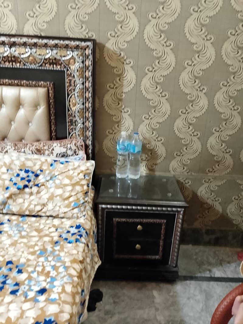 Bed 2 site table dressing 1