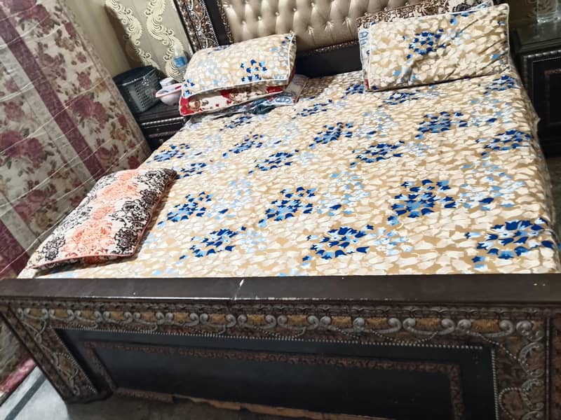 Bed 2 site table dressing 2