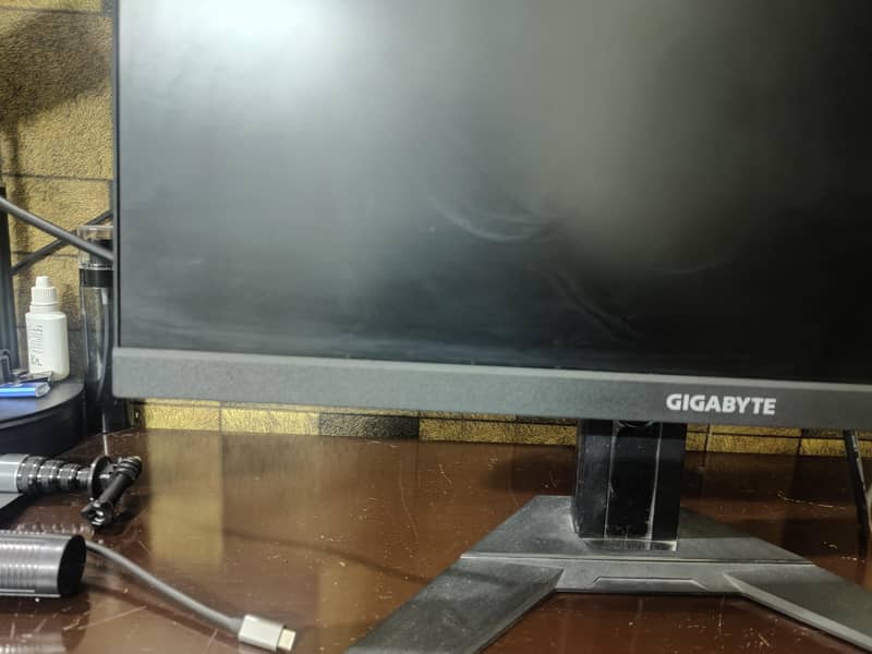 Gigabyte g24f 1