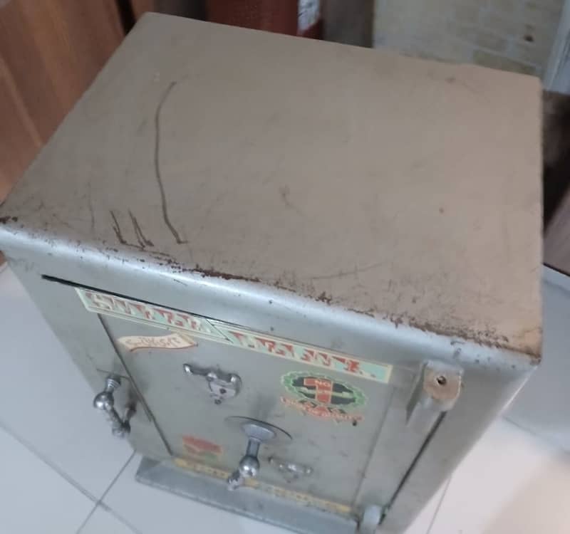 Safe Locker 1