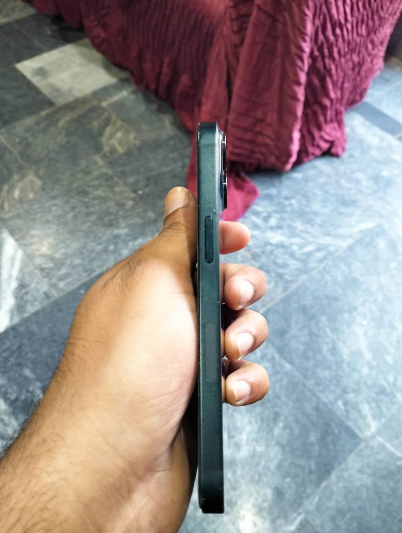 Apple iPhone 13 3