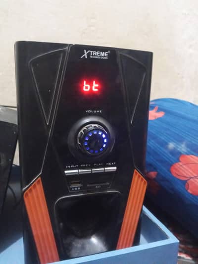 Xtereme model h good sound . aux and Bluetooth