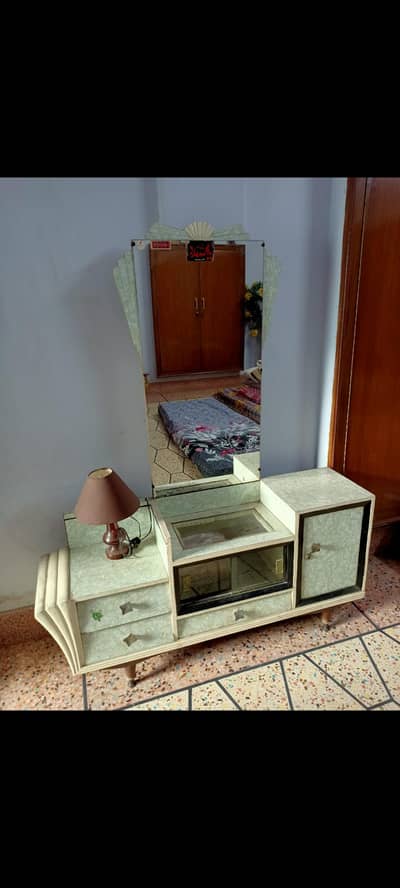 Classic Mirror Vanity