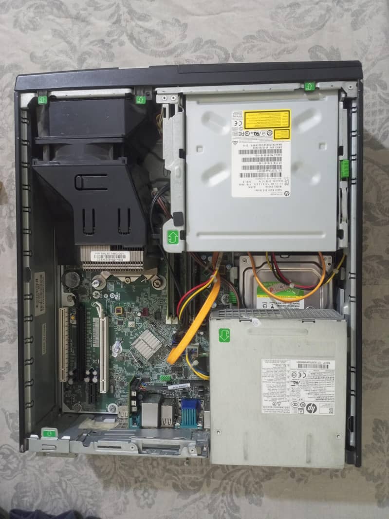 hp desktop cpu  complete computer setup with wires 2
