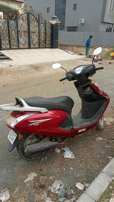 United Scooty 100cc