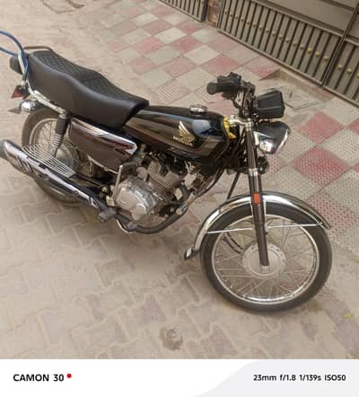Honda 125 self start new condtiin achi bike jo Lena chat h le ly.