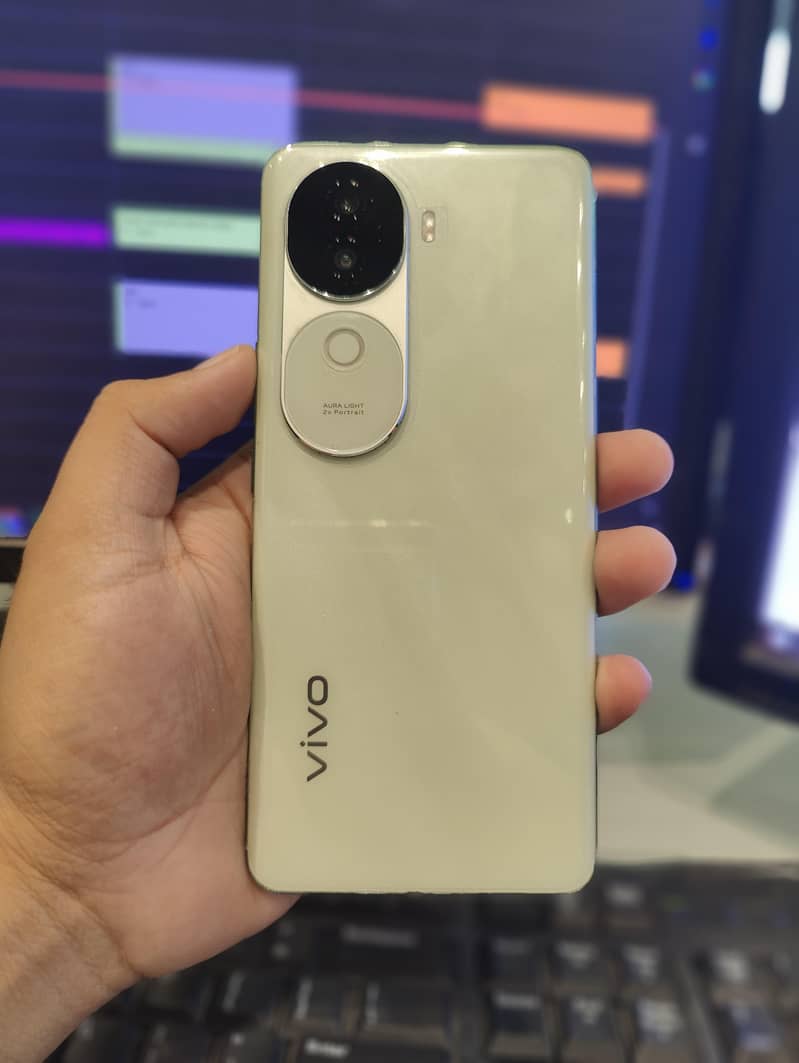 Vivo V40 E 2