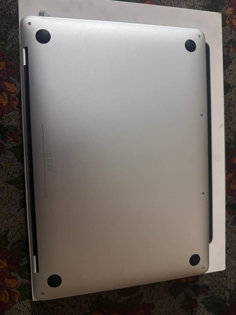 MacBook Pro M2 8/256 3