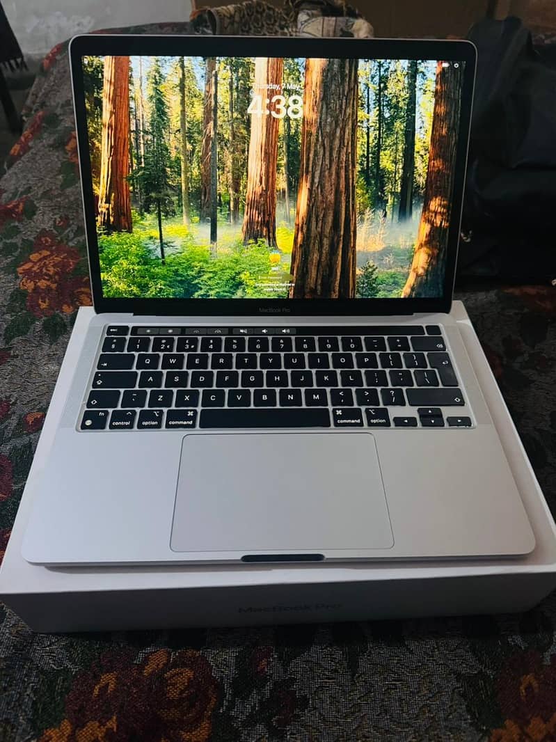MacBook Pro M2 8/256 8
