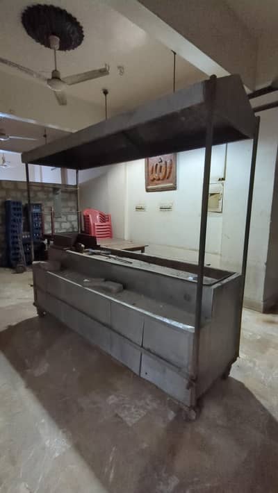 Stainless Steel Counter with Attached Angeethi