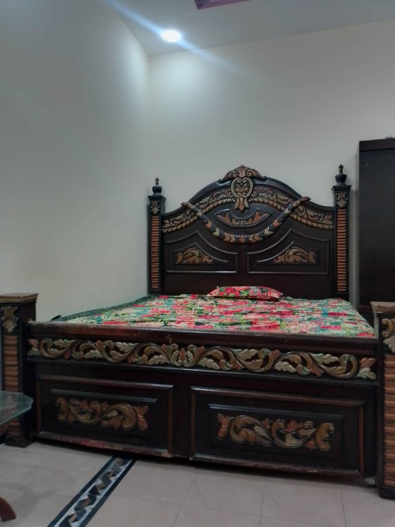 Double bed without matres 0
