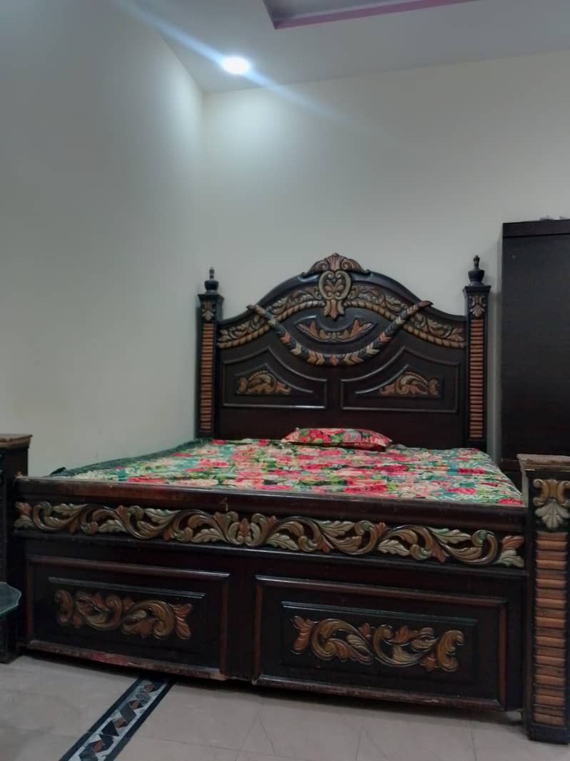 Double bed without matres 1