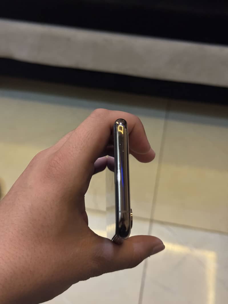 iPhone Xs 2