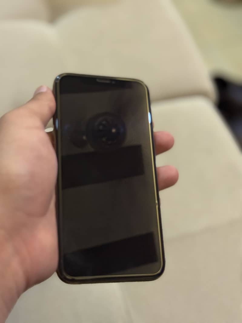 iPhone Xs 3