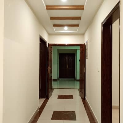 10 MARLA 3 BEDROOM APARTMENT AVAILABLE FOR RENT