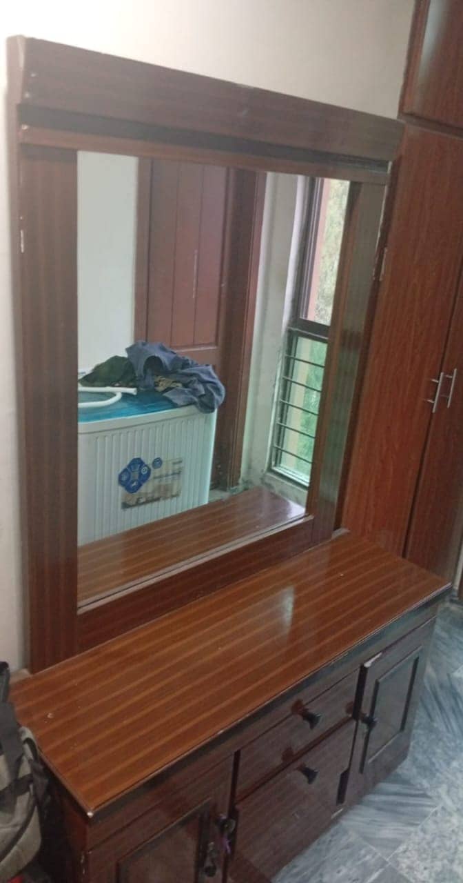 Slightly used dressing table 0