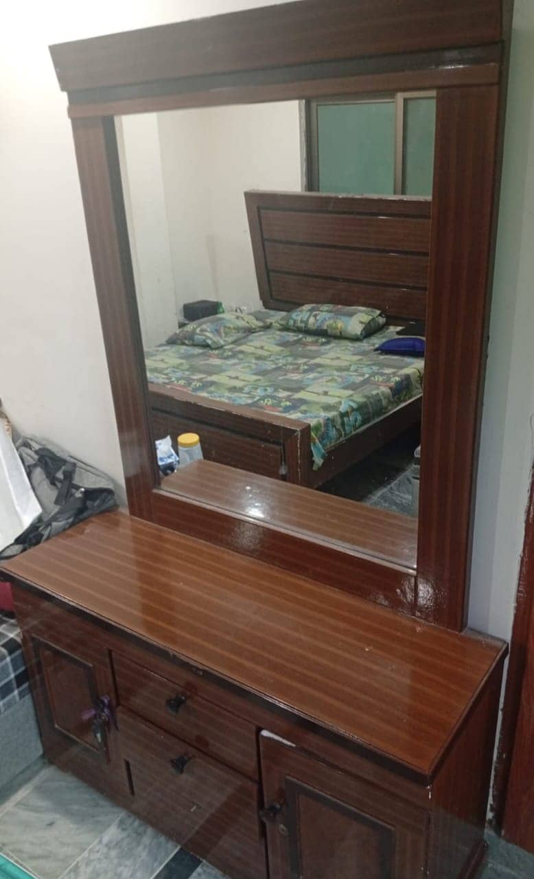Slightly used dressing table 1
