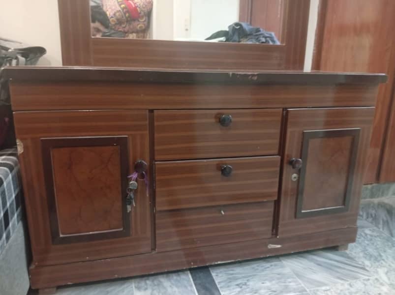 Slightly used dressing table 2